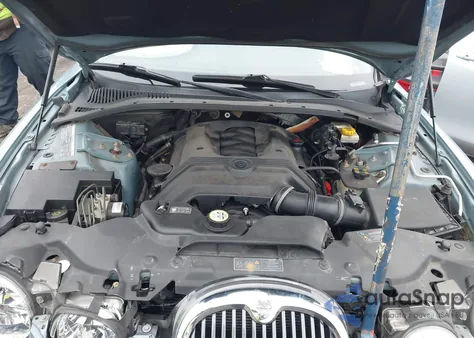 2004 Jaguar S-Type 4.2L V8 из США, поврежденный, VIN SAJEA01U94HN09405